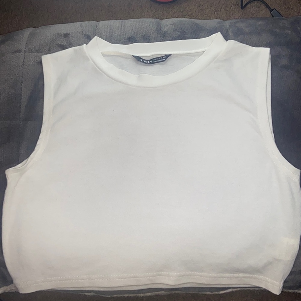 Tank Top Crop Top .